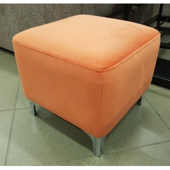 Pufas DZ6 40x40 su metalinėmis kojomis oranžinis *J